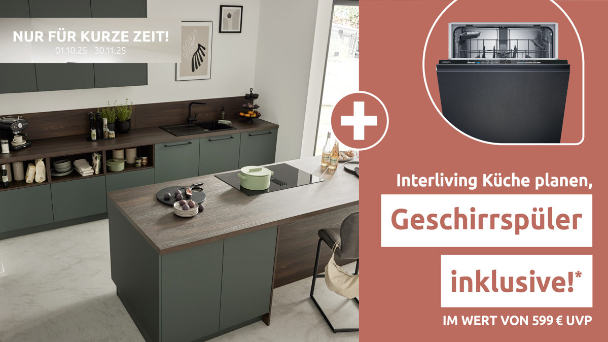 Einbauküche Interliving aus Holz in Dunkelgrün Interliving Küche Serie 3083 mit AEG Einbaugeräten Black Green & Nussbaum Kuba  - dreizeilig