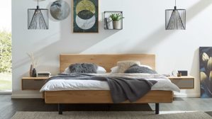 Bettgestell Interliving aus Holz in Holzfarben Interliving Schlafzimmer Serie 1015 – Massivholz-Bettgestell mit Nachtkonsolen Wildeiche & Siena – Liegefläche ca. 180 x 200 cm