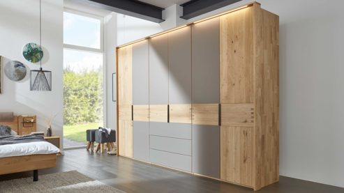 Komplettzimmer Interliving aus Holz in Grau Interliving Schlafzimmer Serie 1015 – Komplettzimmer mit vielen Extras Siena, Wildeiche & Kopfteilpolster – sechstürig, Liegefläche 180 x 200 cm