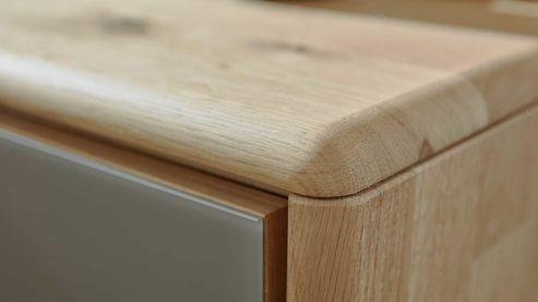 Bettgestell Interliving aus Holz in Grau Interliving Schlafzimmer Serie 1015 – Bettgestell mit Hängekonsolen sienafarbener Bezug Kano 9811,  Wildeiche – Liegefläche ca. 180 x 200 cm