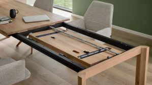 Tischgruppe Interliving aus Holz in Holzfarben Interliving Esszimmer Serie 5102 – Essgruppe im Skandi-Style Eiche Bianco & leinenfarbener Jacquard Lodge L07 - siebenteilig