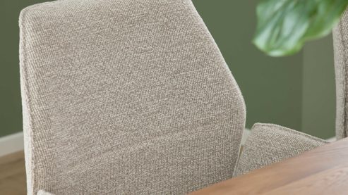 Tischgruppe Interliving aus Holz in Holzfarben Interliving Esszimmer Serie 5102 – Essgruppe im Skandi-Style Eiche Bianco & leinenfarbener Jacquard Lodge L07 - siebenteilig