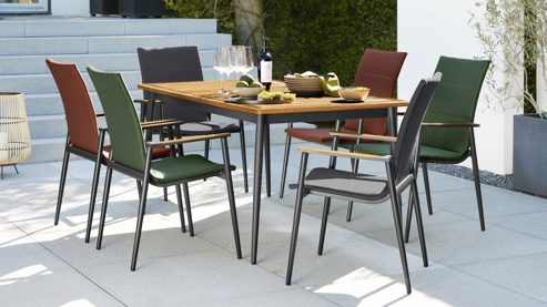 Gartenmöbel-Set Interliving aus Holz in Holzfarben Interliving Gartenmöbel Serie 7001 – Tischgruppe mit sechs Stühlen rotes, grünes und graues TEXTILENE®, Teakholz & Aluminium - ca. 160 x 95 cm