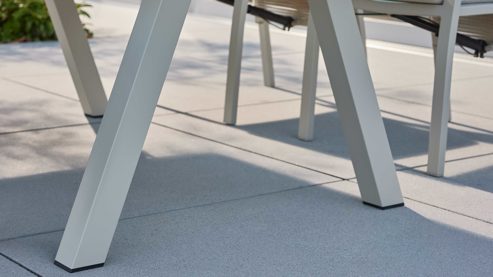 Gartenmöbel-Set Interliving aus Metall in Beige Interliving Gartenmöbel Serie 7011 - Essgruppe mit vier Stühlen beiger gesinterter Stein, Rope & Olefin, taupefarbenes Aluminium