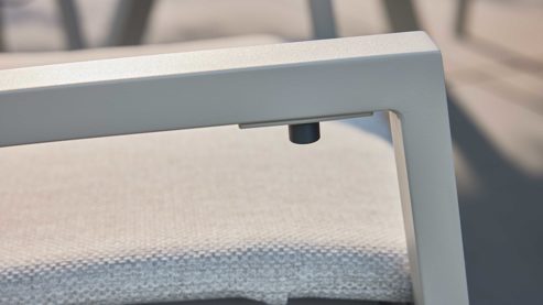 Gartentisch Interliving aus Metall in Beige Interliving Gartenmöbel Serie 7011 - Essgruppe mit vier Stühlen beiger gesinterter Stein, Rope & Olefin, taupefarbenes Aluminium