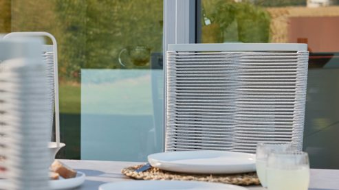 Gartenstuhl /-sessel Interliving aus Kunstfaser in Beige Interliving Gartenmöbel Serie 7011 - Positionsstuhl beiges Rope & TEXTILENE®, taupefarbenes  Aluminium