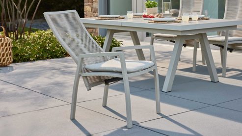 Gartentisch Interliving aus Metall in Beige Interliving Gartenmöbel Serie 7011 - Essgruppe mit vier Stühlen beiger gesinterter Stein, Rope & Olefin, taupefarbenes Aluminium