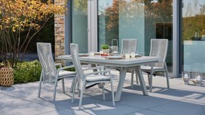 Gartentisch Interliving aus Metall in Beige Interliving Gartenmöbel Serie 7011 - Essgruppe mit vier Stühlen beiger gesinterter Stein, Rope & Olefin, taupefarbenes Aluminium