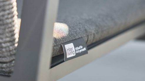 Tischgruppe Interliving aus Stein in Hellgrau Interliving Gartenmöbel Serie 7011 - Tischgruppe betonfarbener Sinterstein, rußfarbenes Sunbrella®, anthrazitfarbenes Aluminium & TEXTILENE®