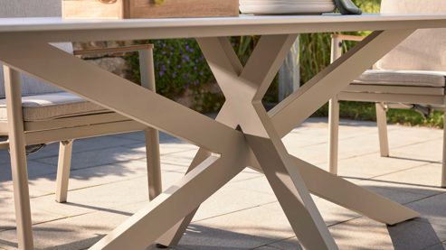 Tischgruppe Interliving aus Metall in Beige Interliving Gartenmöbel Serie 7014 - Essgruppe mit sechs Stühlen beiges TEXTILIENE®, Sinterstein & taupefarbenes Aluminium