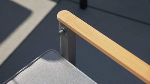 Tischgruppe Interliving aus Stein in Anthrazit Interliving Gartenmöbel Serie 7014 - Essgruppe mit Ausziehtisch betonfarbener Sinterstein, anthrazitfarbenes Aluminium & TEXTILENE®