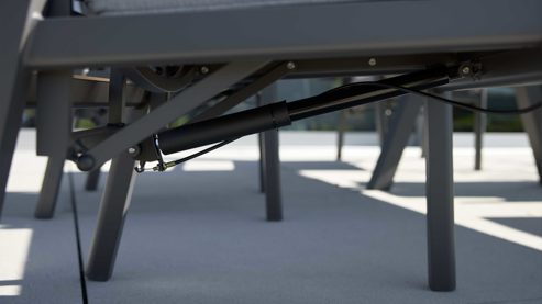 Gartenstuhl /-sessel Interliving aus Metall in Anthrazit Interliving Gartenmöbel Serie 7014 - Gartenstuhl mit Relaxfunktion anthrazitfarbenes TEXTILENE®, Aluminium & Teakholz