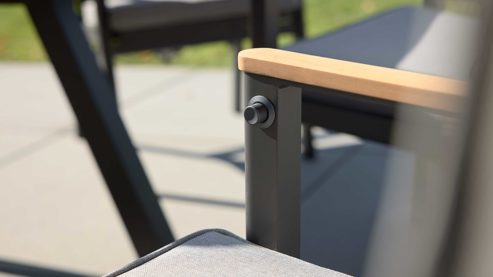 Gartenstuhl /-sessel Interliving aus Metall in Anthrazit Interliving Gartenmöbel Serie 7014 - Gartenstuhl mit Relaxfunktion anthrazitfarbenes TEXTILENE®, Aluminium & Teakholz