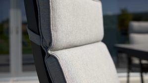 Tischgruppe Interliving aus Stein in Anthrazit Interliving Gartenmöbel Serie 7014 - Essgruppe mit Ausziehtisch betonfarbener Sinterstein, anthrazitfarbenes Aluminium & TEXTILENE®