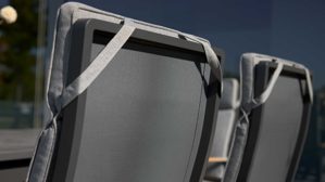 Gartenmöbel-Set Interliving aus Stein in Anthrazit Interliving Gartenmöbel Serie 7014 - Essgruppe mit Ausziehtisch betonfarbener Sinterstein, anthrazitfarbenes Aluminium & TEXTILENE®