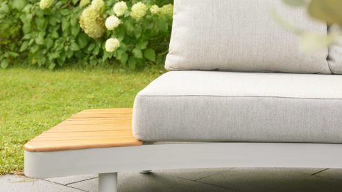 Gartenstuhl /-sessel Interliving aus Metall in Beige Interliving Gartenmöbel Serie 7015 - Loungesofa beiges Olefin, Teakholz & taupefarbenes  Aluminium