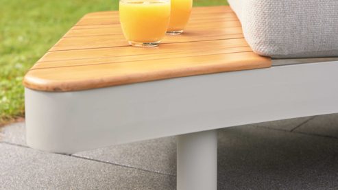 Gartenstuhl /-sessel Interliving aus Metall in Beige Interliving Gartenmöbel Serie 7015 - Loungesofa beiges Olefin, Teakholz & taupefarbenes  Aluminium