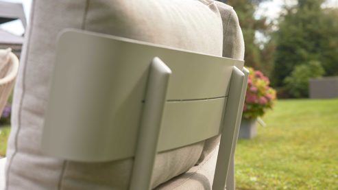 Gartenstuhl /-sessel Interliving aus Metall in Beige Interliving Gartenmöbel Serie 7015 - Loungesofa beiges Olefin, Teakholz & taupefarbenes  Aluminium