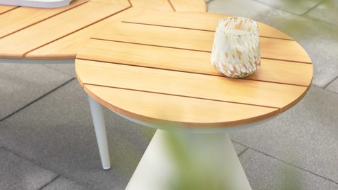 Gartentisch Interliving aus Metall in Beige Interliving Gartenmöbel Serie 7015 - Beistelltisch konischem Gestell Teakholz & taupefarbenes  Aluminium - Höhe ca. 43 cm