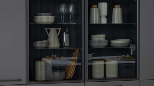 Einbauküche Interliving aus Holz in Schwarz Interliving Küche Serie 3088 mit AEG-Einbaugeräten Graphit – zweizeilig