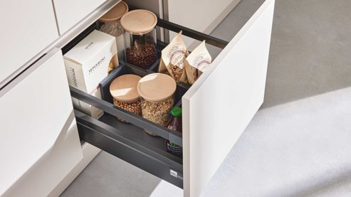 Einbauküche Interliving aus Holz in Holzfarben Interliving Küche Serie 3092 mit SIEMENS Einbaugeräten Sahara & Goldeiche - Stellfläche ca. 430 x 187 cm