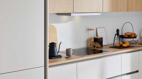 Einbauküche Interliving aus Holz in Holzfarben Interliving Küche Serie 3092 mit SIEMENS Einbaugeräten Sahara & Goldeiche - Stellfläche ca. 430 x 187 cm