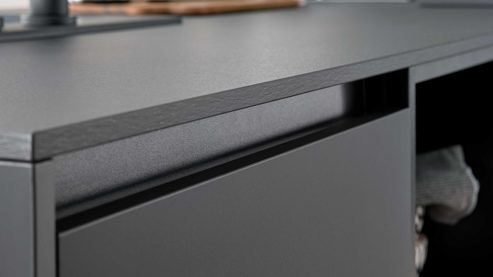 Einbauküche Interliving aus Holz in Schwarz Interliving Küche Serie 3091 mit SIEMENS Einbaugeräten Schwarz - zweizeilig