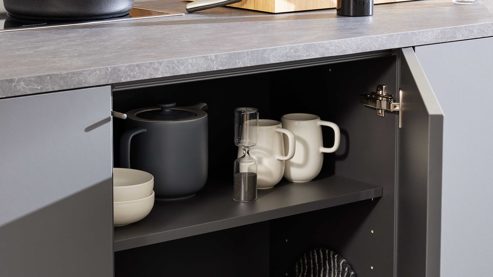 Einbauküche Interliving aus Holz in Dunkelgrau Interliving Küche Serie 3093 mit separater Homeoffice-Lösung Graphit & Eiche Venture - dreizeilig