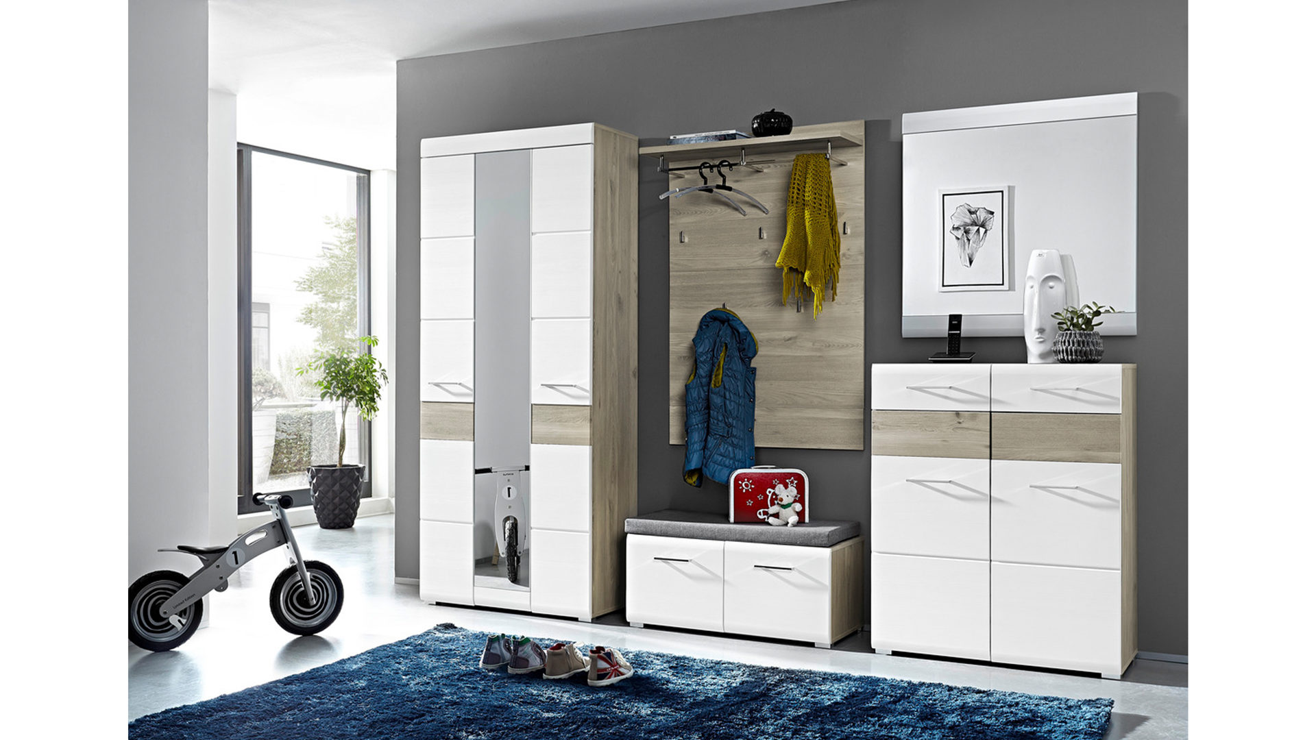 Schuhschrank Innostyle aus Nachbildung in Weiß Schuhschrank als Garderobenmöbel weiße & Silbereichefarbene Kunststoffoberflächen – zwei Türen, zwei Schubladen