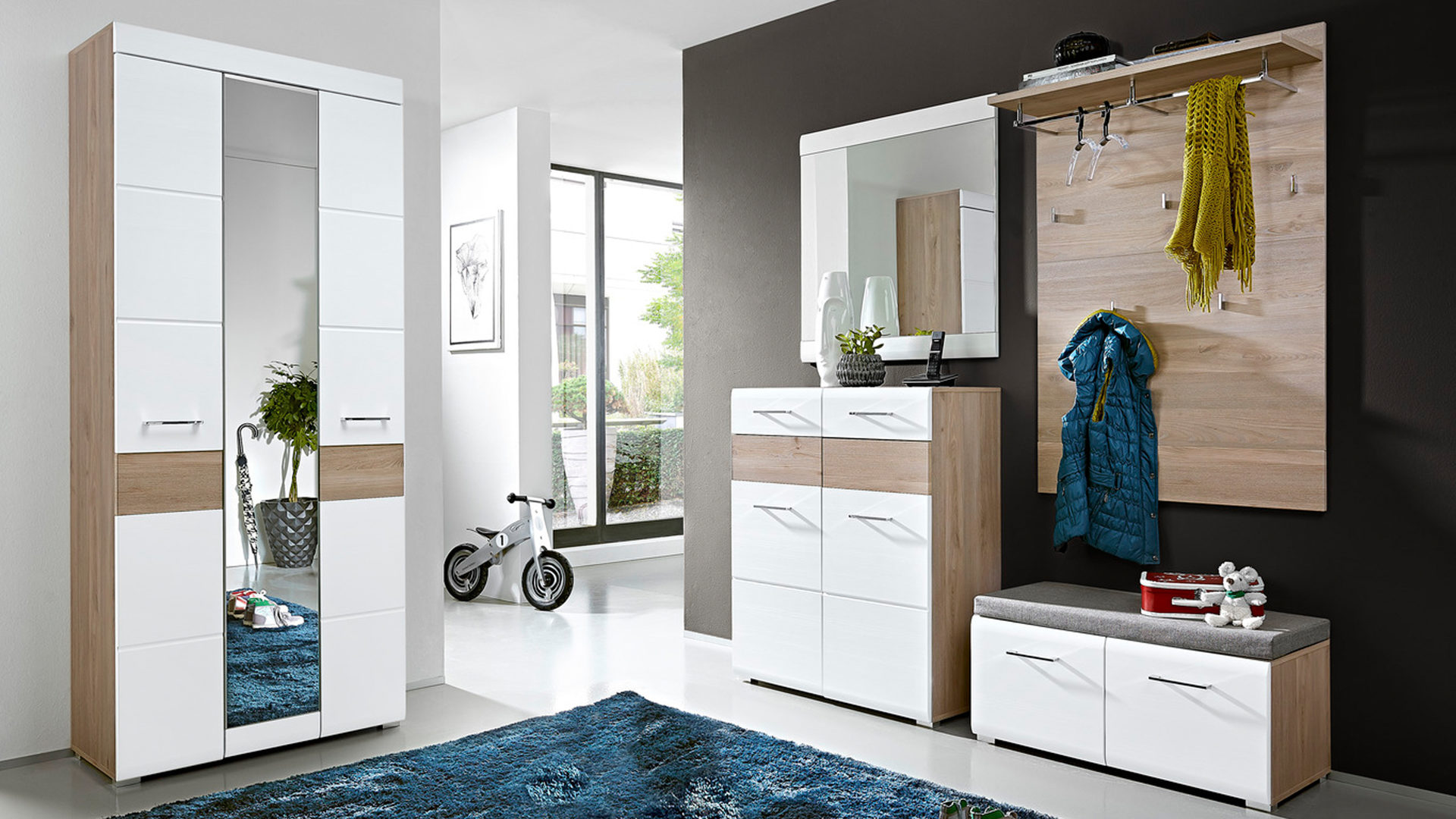Garderobenschrank Innostyle aus Nachbildung in Weiß Garderobenschrank bzw. Dielenmöbel weiße & Silbereichefarbene Kunststoffoberflächen – drei Türen