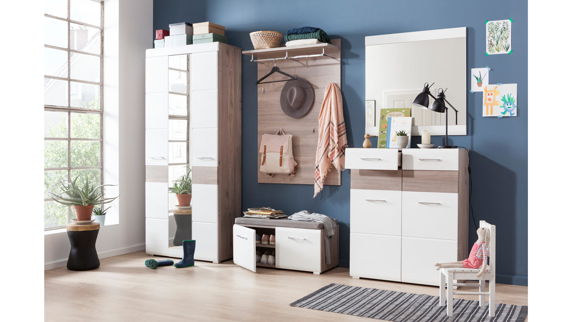 Schuhschrank Innostyle aus Nachbildung in Weiß Schuhschrank als Garderobenmöbel weiße & Silbereichefarbene Kunststoffoberflächen – zwei Türen, zwei Schubladen