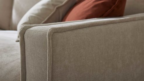 Ecksofa Roomio® aus Stoff in Creme Roomio® No. 4102 - Ecksofa naturfarbene Chenille Roma & toffeefarbene Metallfüße F1204 - Stellfläche ca. 190 x 272 cm