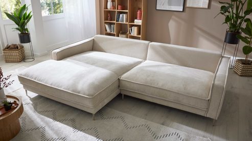 Ecksofa Roomio® aus Stoff in Creme Roomio® No. 4102 - Ecksofa naturfarbene Chenille Roma & toffeefarbene Metallfüße F1204 - Stellfläche ca. 190 x 272 cm