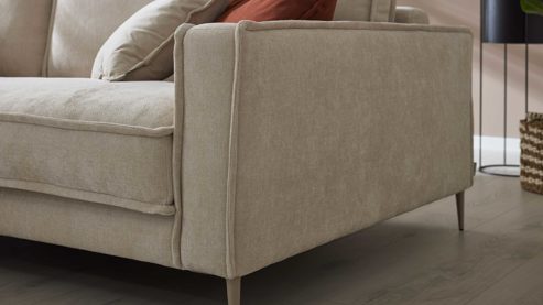 Ecksofa Roomio® aus Stoff in Creme Roomio® No. 4102 - Ecksofa naturfarbene Chenille Roma & toffeefarbene Metallfüße F1204 - Stellfläche ca. 190 x 272 cm