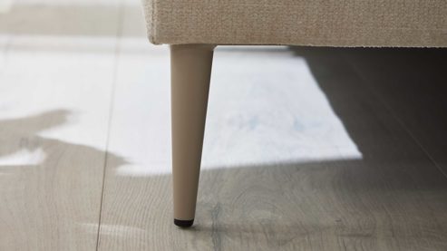 Ecksofa Roomio® aus Stoff in Creme Roomio® No. 4102 - Ecksofa naturfarbene Chenille Roma & toffeefarbene Metallfüße F1204 - Stellfläche ca. 190 x 272 cm