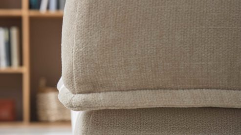 Ecksofa Roomio® aus Stoff in Creme Roomio® No. 4102 - Ecksofa naturfarbene Chenille Roma & toffeefarbene Metallfüße F1204 - Stellfläche ca. 190 x 272 cm