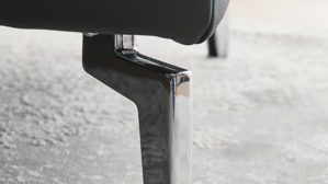 Polsterhocker modulmaster aus Leder in Anthrazit Modulmaster MM-PN1200 - Polsterhocker mit Funktion anthrazitfarbenes Leder Torro & glänzende Metallfüße – ca. 87 x 65 cm