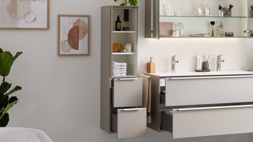 Hängeschrank Interliving aus Holz in Beige Interliving Bad Serie 3710 - Hängeschrank links, eine Tür & zwei Schubladen - Macchiato, Höhe ca. 130 cm