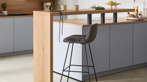 Einbauküche culineo® aus Holz in Hellblau Culineo® Einbauküche C357 mit SIEMENS Einbaugeräten Sky & Eiche Honig - zweizeilig