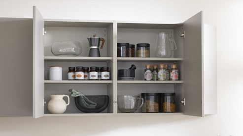 Einbauküche WERT KÜCHE® aus Holz in Grau WERT KÜCHE® Christin mit AEG Einbaugeräten Kaschmirbraun & Sandeiche – zweizeilig