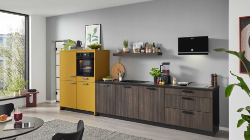 Einbauküche WERT KÜCHE® aus Holz in Holzfarben Dunkel WERT KÜCHE® Vanessa mit Einbaugeräten Eiche Siena & Olivegelb - Länge ca. 393 cm