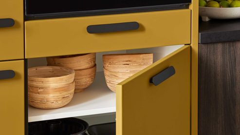 Einbauküche WERT KÜCHE® aus Holz in Holzfarben Dunkel WERT KÜCHE® Vanessa mit Einbaugeräten Eiche Siena & Olivegelb - Länge ca. 393 cm