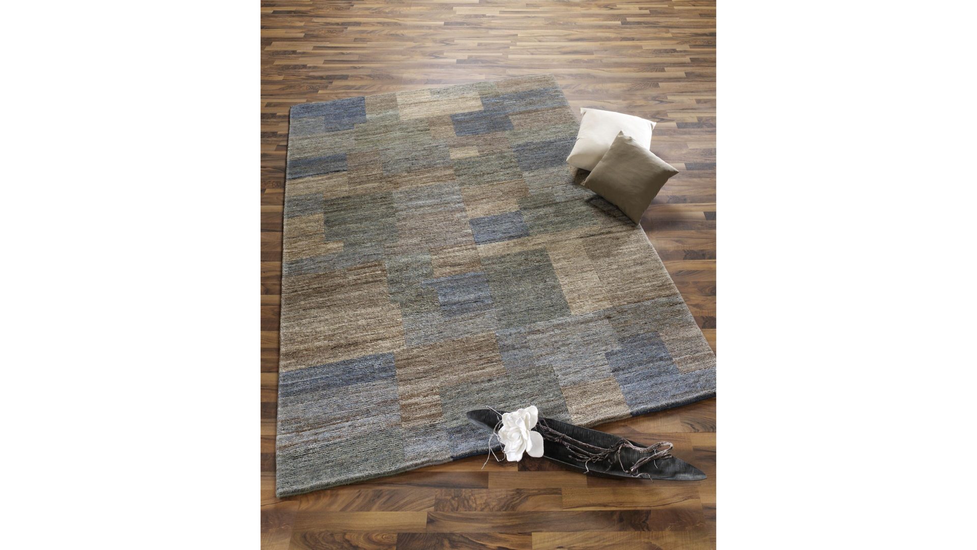 Nepalteppich Oci aus Naturfaser in Blau Nepalteppich Elegant New Lima für Ihre Wohnaccessoires silber-graue Schurwolle – ca. 140 x 200 cm