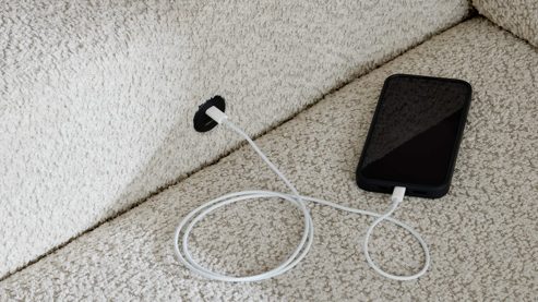 Mehrpreis Interliving aus Metall in Schwarz Interliving Sofa Serie 4420 - USB-Anschluss Schwarz