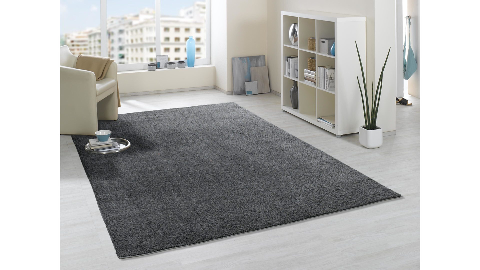 Hochflorteppich Oci aus Kunstfaser in Schwarz Hochflorteppich Soft Dream für Ihre Wohnaccessoires dunkelgraue Kunstfaser – ca. 65 x 130 cm