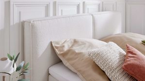 Boxspringbett Interliving aus Stoff in Weiß Interliving Boxspring Bett Serie 1421 elfenbeinfarbener Bezug Alfor 101 - Liegefläche ca. 180 x 200 cm