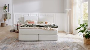 Boxspringbett Interliving aus Stoff in Weiß Interliving Boxspring Bett Serie 1421 elfenbeinfarbener Bezug Alfor 101 - Liegefläche ca. 180 x 200 cm
