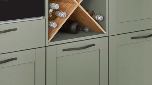 Einbauküche Nobilia® aus Holz in Grün nobilia® Einbauküche Frame mit JUNKER Geräten und  Ansetztisch olivgrüne Holzstruktur & Endgrain Oak - zweiteilig