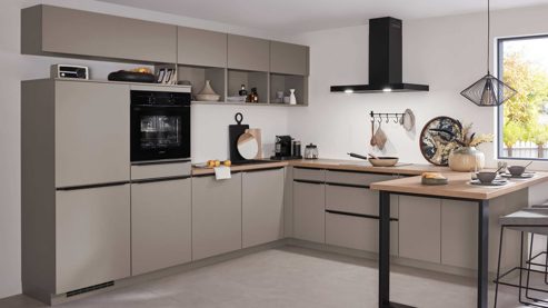 Einbauküche Nobilia® aus Holz in Beige nobilia® Einbauküche Laser mit Geräten und  Ansetztisch Macchiato & Eiche Honig - Stellfläche ca. 305 x 336 cm