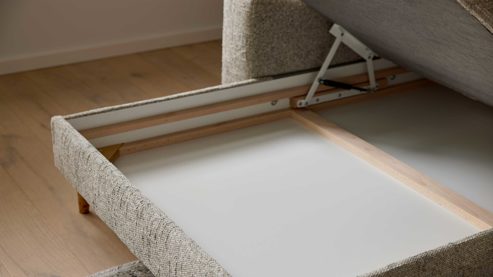 Bettkasten Interliving aus Metall in Transparent Interliving Sofa Serie 4420 - Aufklappfunktion für breite Chaiselongue